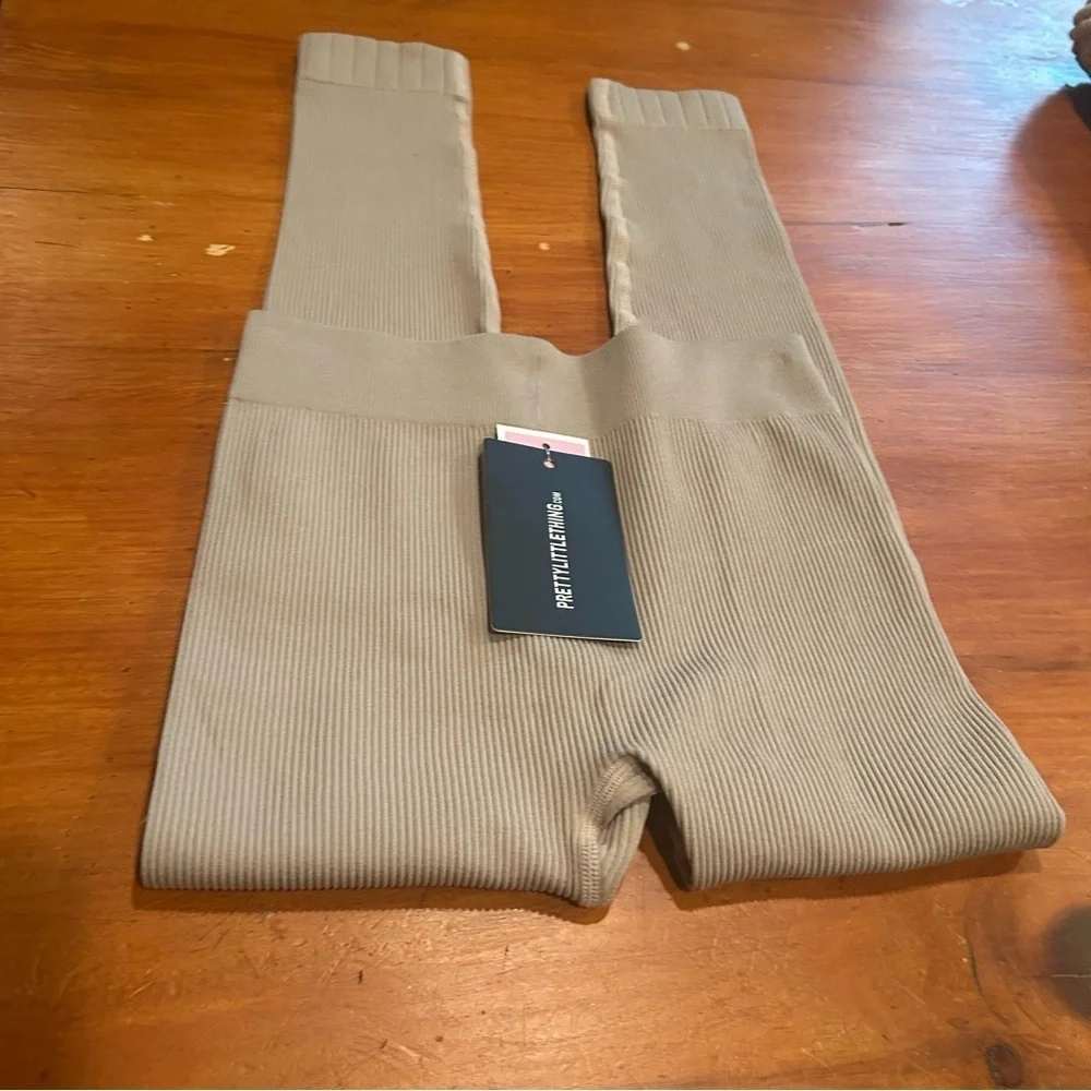 NWT PrettyLittleThing Ribbed Tan Leggings women’s Medium. Athleisure Workout - Picture 1 of 10